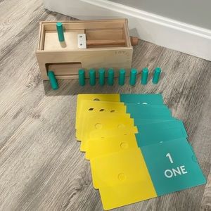 Wooden Counting Toy Set with Teal and Yellow Cards